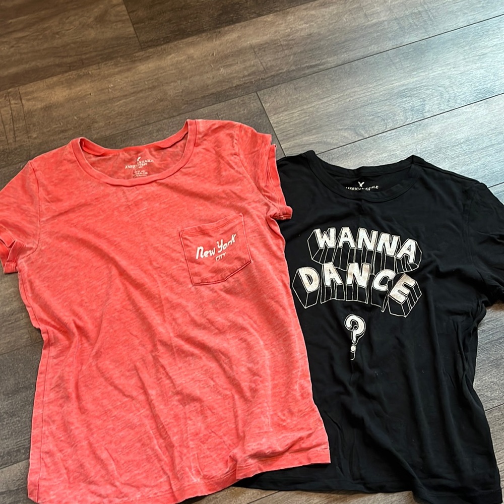 2 American Eagle tee shirts